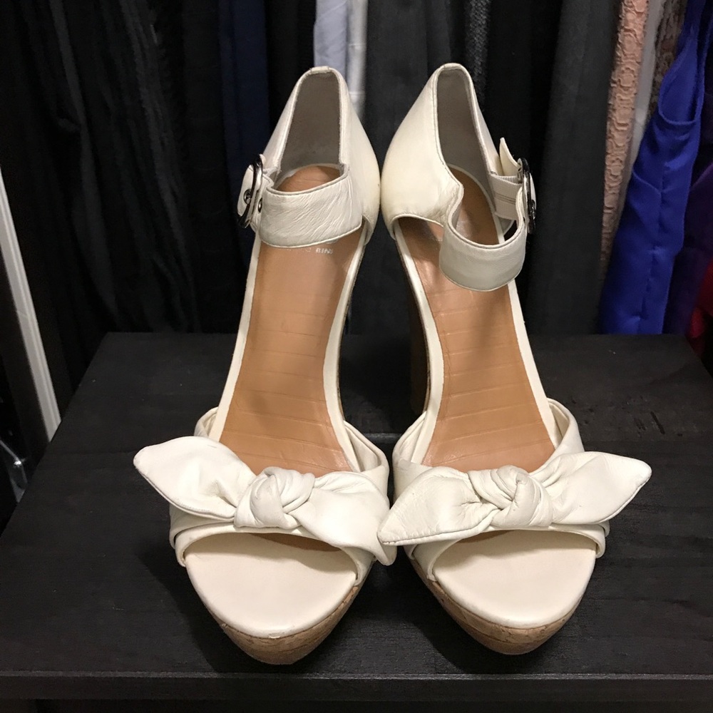 Gianni Bini Cream Bow Pumps